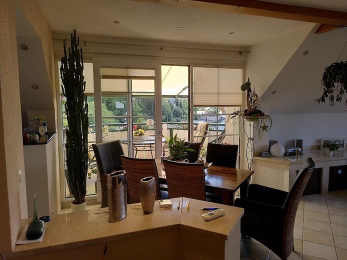 Eßbereich und Zugang Balkon + 