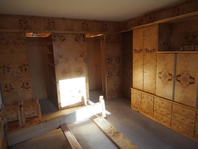 Schlafzimmer mit begehbaren Sc