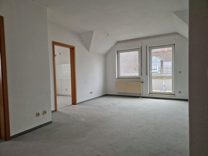 Wohn-/Essbereich und Balkon