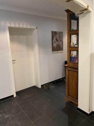 Nowocześnie umeblowane 6-osobowe mieszkanie współdzielone w centrum miasta Stgt. Möhringen – Flur