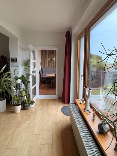 Exklusives Wohnhaus im Seebad Altefähr auf Rügen – Durchgang zur Küche 