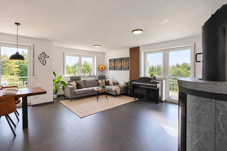 Vivir completamente amueblado con 190 m² de jardín privado y 117 m² de superficie habitable – Wohn- und Essbereich