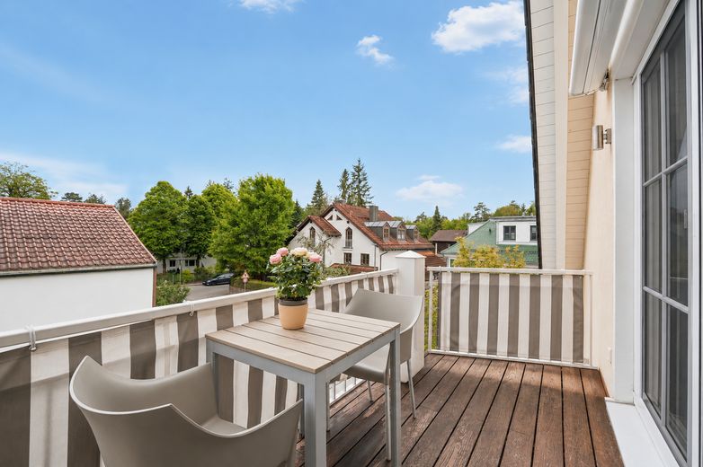 Charmante Dachgeschosswohnung mit 2 Balkonen/Terrassen – Ost-Balkon