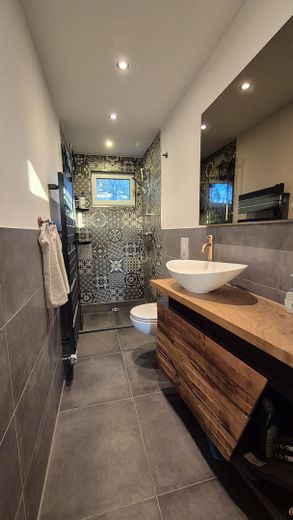 Bad mit Dusche/WC