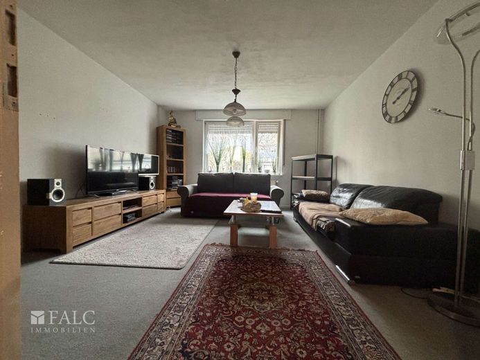 Helles Single‑Apartment mit guter Rendite – Wohnzimmer