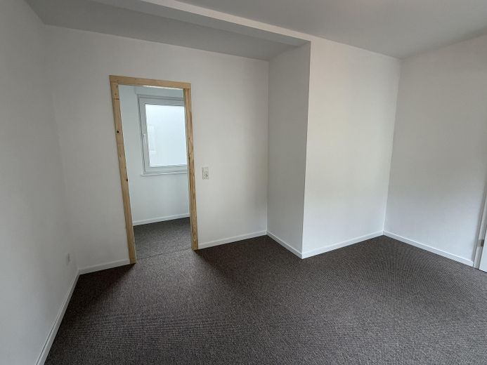 Klimatisierte Wohnung - Erstbezug nach Kernsanierung – Schlafzimmer mit Ankleide