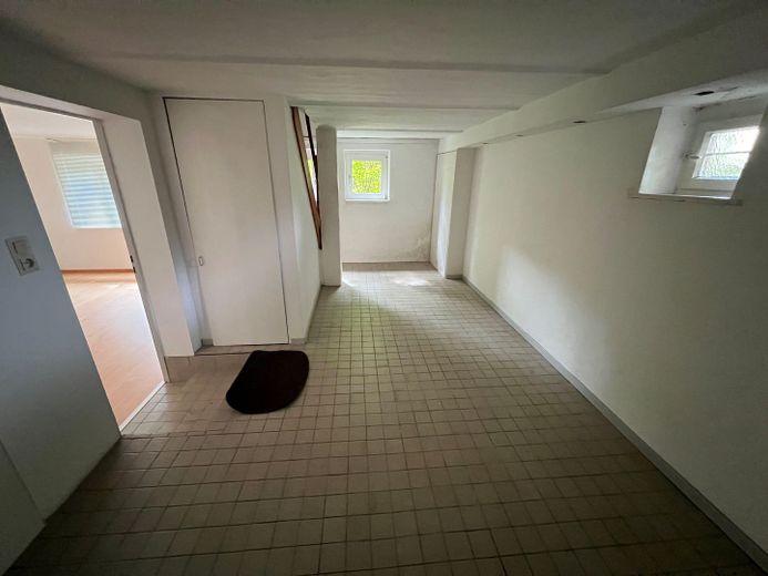 PROVISIONSFREI: Charmantes EFH in zentraler, ruhiger Anliegerstraße – Blick Richtung Straße