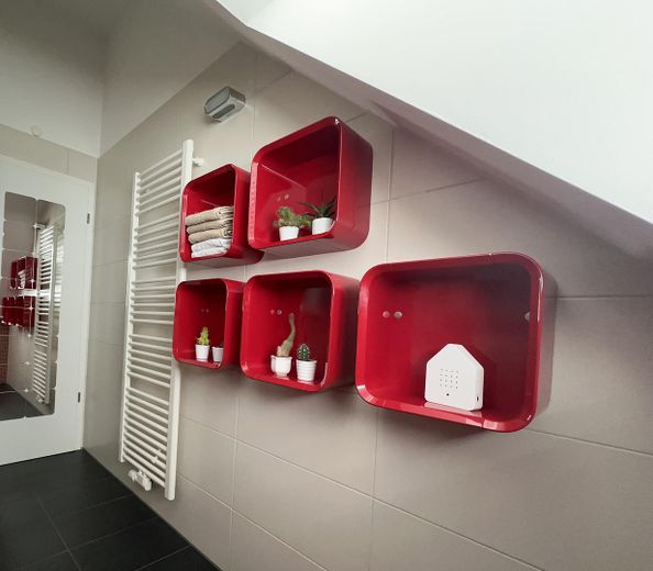 Provisionsfrei - Großzügige, lichtdurchflutete DG-Maisonette Wohnung - Fasangarten - provisionsfrei – Bad 2