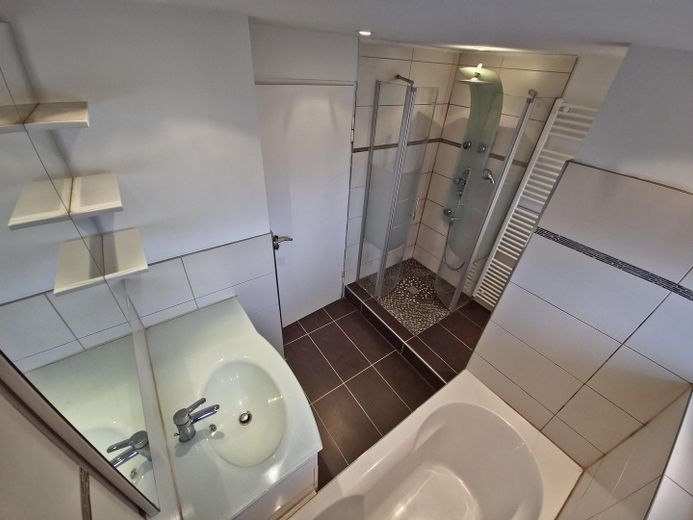 Sprzedaż prywatna: Eleganckie 3-pokojowe mieszkanie z balkonem w Bietigheim-Bissingen – Badezimmer