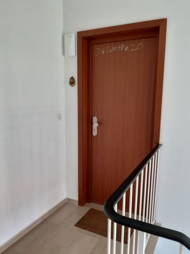 Кохель-ам-Зе: продається 4-кімнатна квартира, тихе розташування, вільна для заселення – Wohnungstür