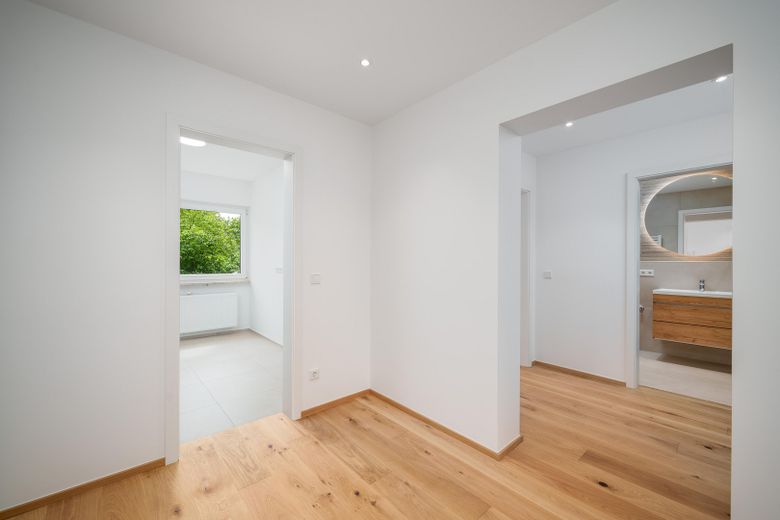 Provisionsfrei: Neue 3-Zimmer-Wohnung mit Sonnenbalkon in ruhiger Grünlage – Diele
