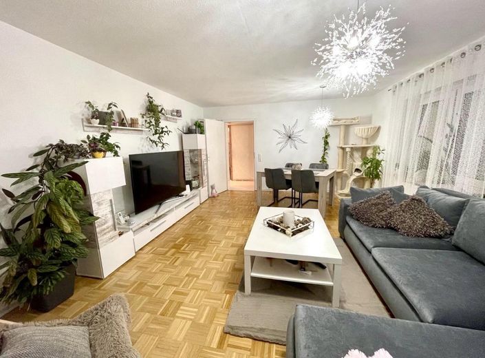 PROVISIONSFREI & kurzfristig verfügbar – ein Zuhause zum Wohlfühlen mit Terrasse & Balkon – Wohnzimmer