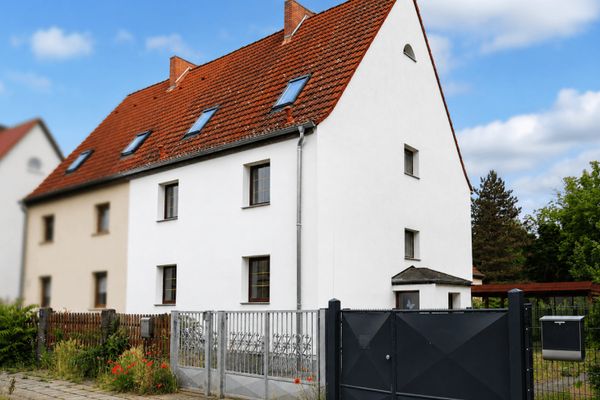 Viel Platz für Ihre Ideen: Charmante Doppelhaushälfte mit großem Garten und Entwicklungspotenzial