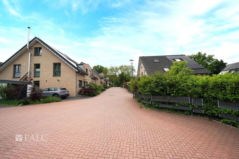 Wow! Einzigartige Lage für Traumhaus - 246m² Wohnluxus mitten im Zentrum Mettmanns! – Privatstraße nach oben