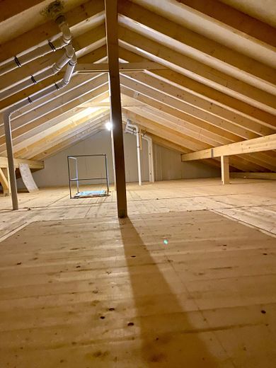 Ambizione urbana. Vivere nel verde. Esclusivo appartamento di 4 locali alle porte di Amburgo – 130m² Dachboden allein Nutzung