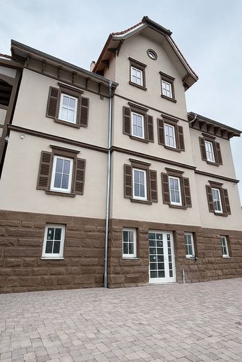 Prima occupazione dopo una ristrutturazione completa: moderno appartamento di 2 locali con il fascino di un edificio storico – Foto 5