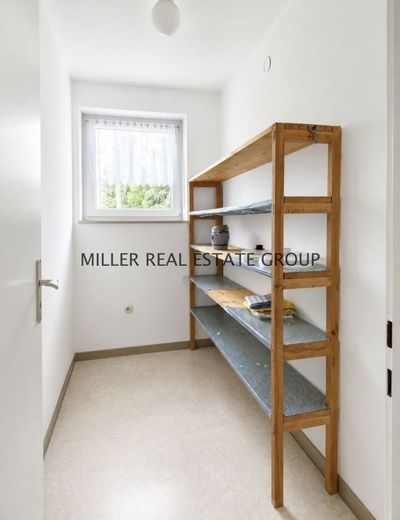 Renovierungsbedürftiges Einfamilienhaus mit großem Grundstück, Garten, Garage und Ausbaupotenzial in Ingolstadt-Pettenhofen! – Abstellraum
