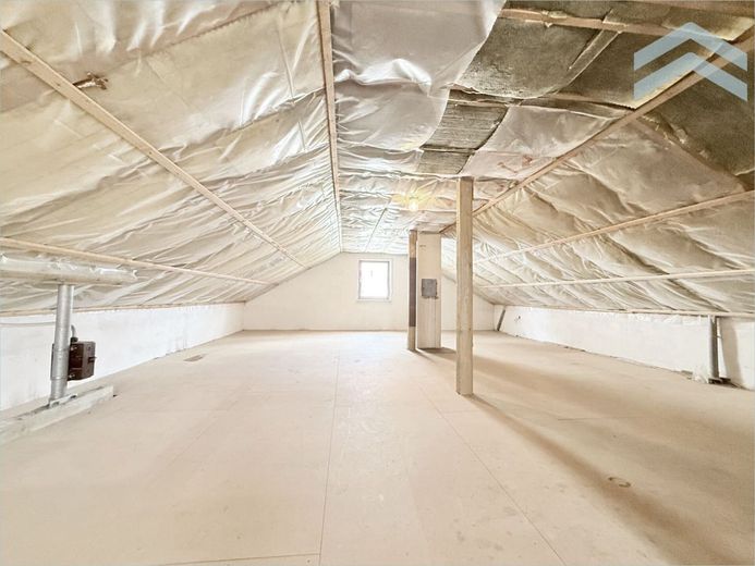 Ausbaufähiges Eigenheim mit großem Gartengrundstück &amp; Garage – Dachboden / Ausbaufläche