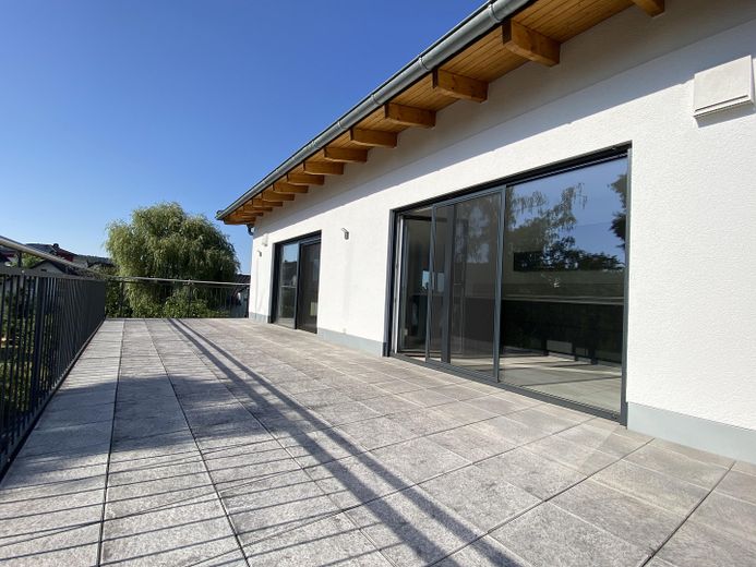 Exklusive Penthousewohnung mit großer Dachterrasse, EBK & Garage in Marburg-Cappel – Foto 2