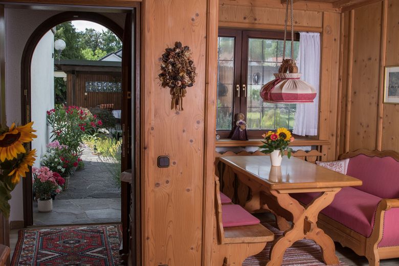 Holz und Naturstein - Ein Zuhause mit Charakter – Stube