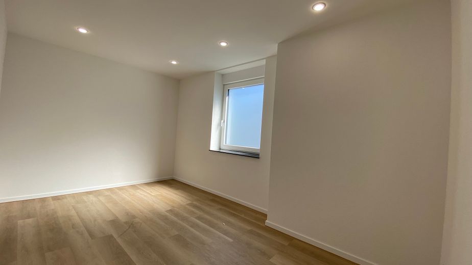 4-Zimmerwohnung in Traumlage mit Kachelofen, Balkon, Dachterrasse, Gästebad und Garage – Zimmer 2