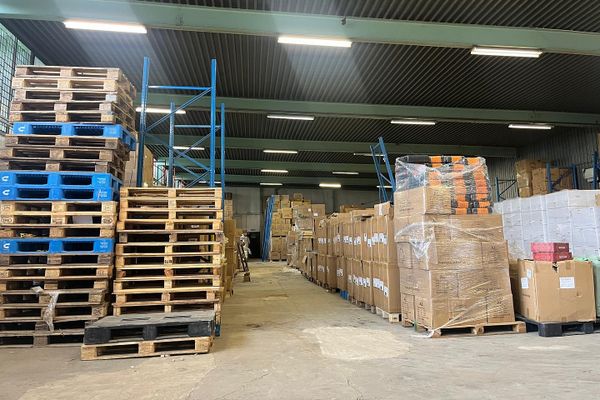 Gepflegte Lagerhalle inkl Büroräume, Küche in bester 1-A Lage Kurzfristig Verfügbar
