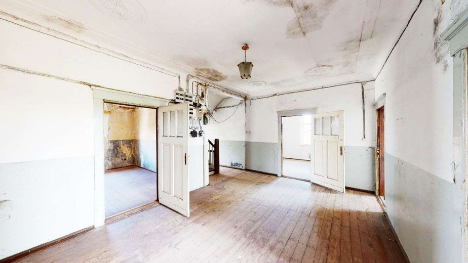 Sanierungsbedürftige Juwel - Denkmalschutz Villa bei Magdeburg über 348m² Wohntraum PROVISIONSFREI – Obergeschoss-Flur