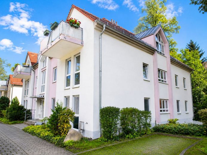 VERMIETETE DACHGESCHOSS-WOHNUNG IN BEVORZUGTER LAGE – Objektansicht