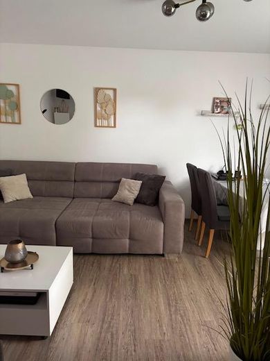 moderne 3 Zimmer-Wohnung mit Balkon in Kaufungen – Wohnzimmer