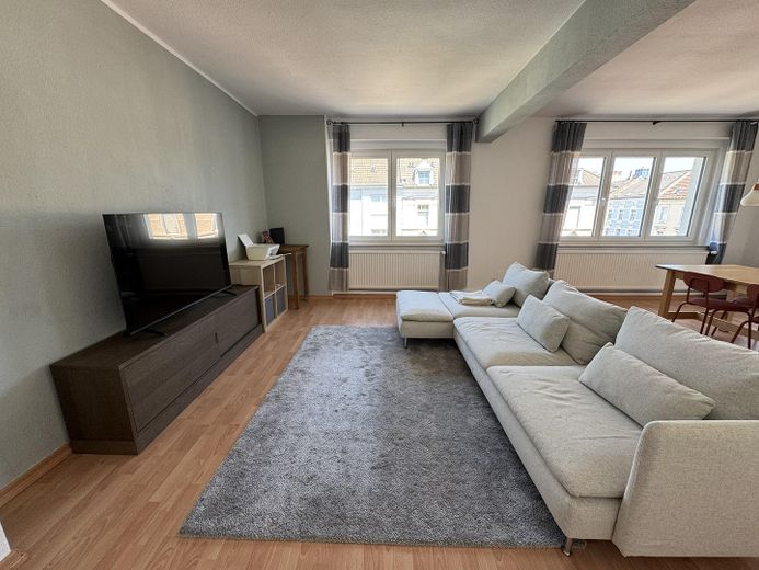 Provisionsfrei,renoviert,ruhig,95qm Wohnung 3,5 Zimmer+Küche mit EBK,Tageslichtbad,Südbalkon – Wohnzimmer