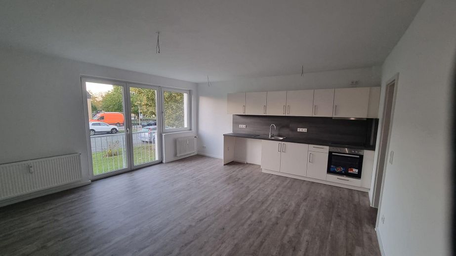 Helle 63m²-EG-Wohnung, frisch renoviert,  mit 3 Zimmern und neuer EBK – Wohnzimmer 