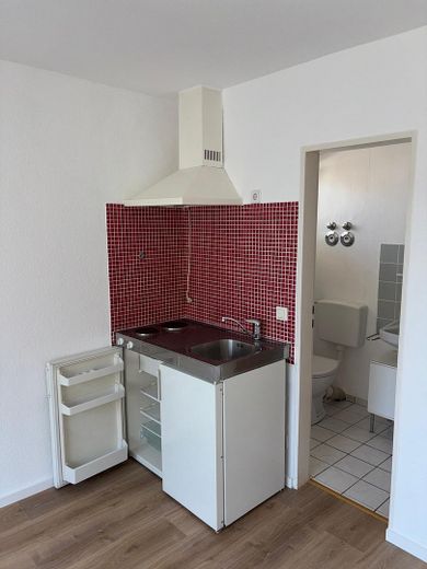 Wohnzimmer mit Kochnische