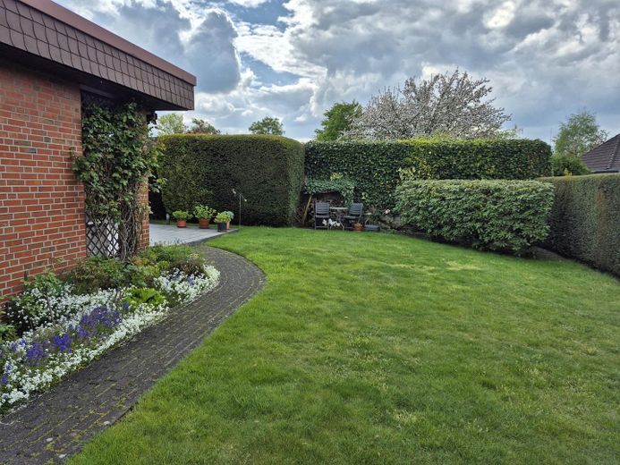 Gepflegter Bungalow mit Einliegerwohnung auf Erbpacht-Grundstück in Alt-Marl ohne Maklergebühren – Garten