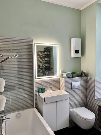 Waschplatz und WC