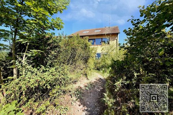 Zweifamilienhaus auf grossem Grundstück in ruhiger Lage in Erlangen Eltersdorf
