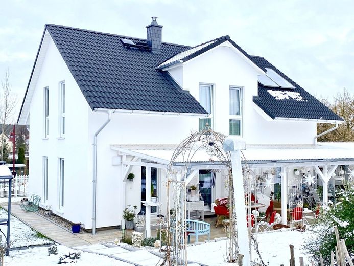 HORN IMMOBILIEN ++ RESERVIERT! Neustrelitz großes tolles Einfamilienhaus mit vielen Extras auf großem Grundstück – Nutzen Sie Ihre Chance!