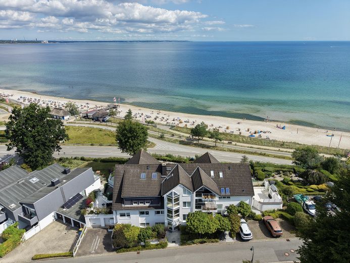 Meerblick ohne Grenzen- Exklusive 4.5 Zimmer Wohnung in erster Reihe von Scharbeutz – Außenansicht 