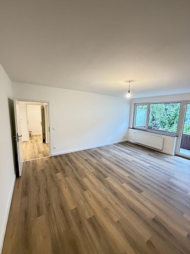 Wunderschöne 3-Zimmer-Eigentumswohnung mit Garage – Wohnzimmer
