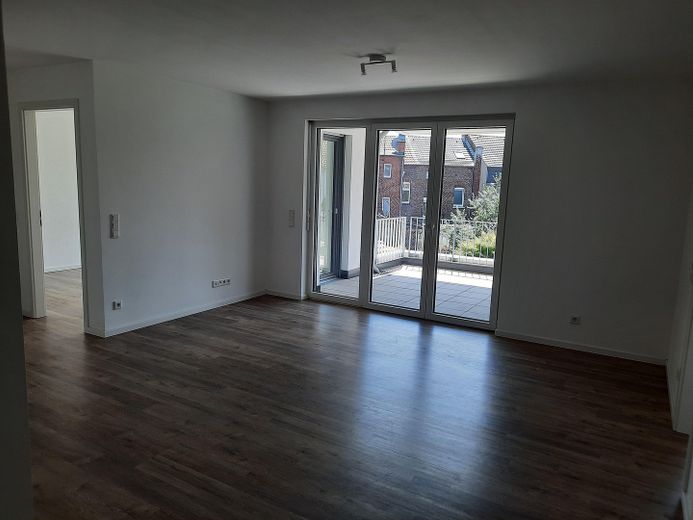 GV-Stadt, 3 Z/K/D/B/Abst., 79 m² mit Süd-Balkon, Aufzug, barrierefrei, Wärmepumpe, PV-Strom – Wohnen/Essen