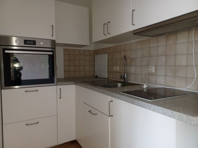 Schicke 1 Raum Wohnung für Senioren mit Einbauküche – Foto 1