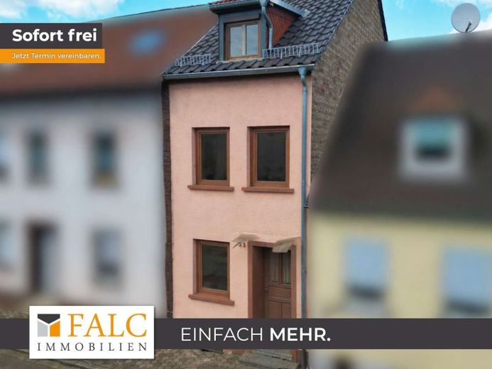 Merkezi konumda bahçeli şirin orta sıra ev – Fotoğraf 1