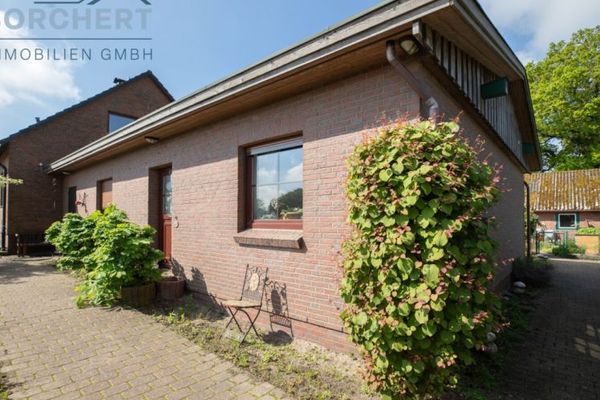 Gelijkvloerse bungalow in twee-onder-een-kapstijl in het groen van Heede te koop