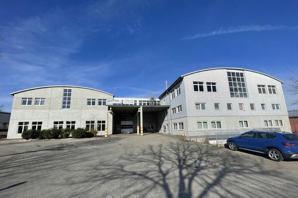 قاعة تجارية ذات اتصال جيد في منطقة زيغنبورغ