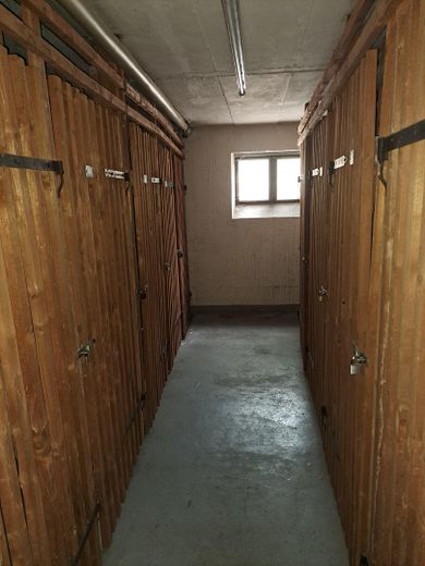 Sehr gut geschnittene, helle 2-Zimmer-Wohnung mit Balkon und Tiefgaragenstellplatz zu verkaufen – Keller