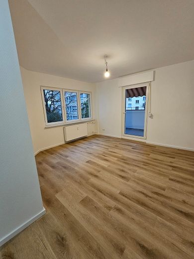 Vente directe : majestueux appartement de 5 pièces avec balcon, près de Hafeninsel Offenbach – Foto 3