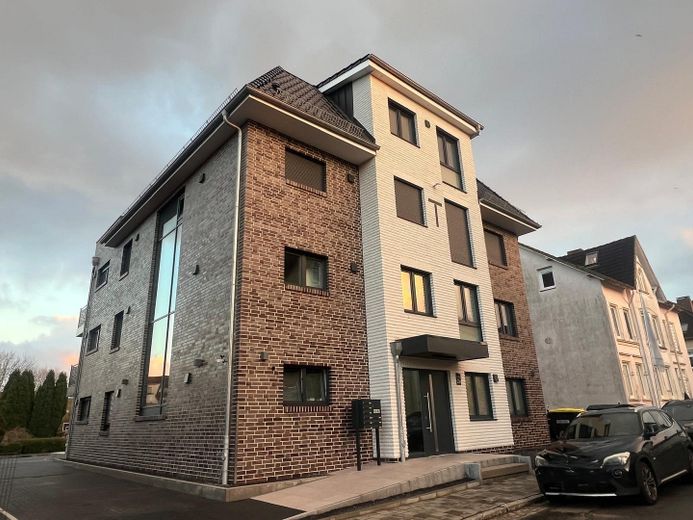 Neuwertige 2 Zimmer Wohnung mit Terrasse – Wohnung unten links 