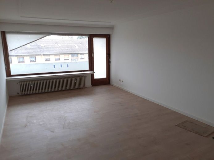 Solide Kapitalanlage: Vermietete 3-Zimmer-ETW mit Loggia &amp; Tiefgaragenstellplatz in Minden! – Wohnzimmer
