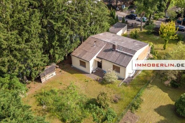 IMMOBERLIN.DE - Affascinante bungalow con potenziale in posizione premium presso il Tegeler Fließ