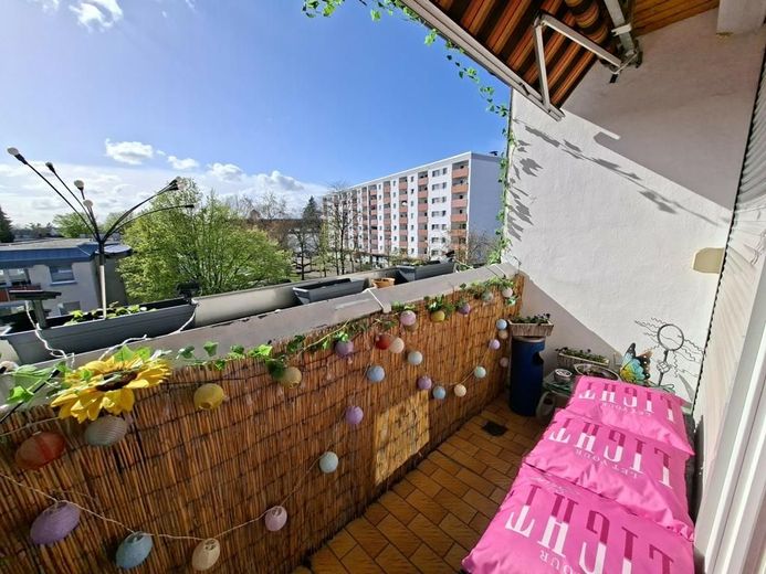 CITYHOUSE: Gute Kapitalanlage 2 Zimmer Wohnung solide vermietet mit Balkon, Keller in zentraler Lage – Aussicht Balkon