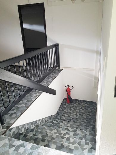 Retail space / office / practice — quiet yet central / S-Bahn around the corner / on 2 levels – Treppe zum Kellerraum